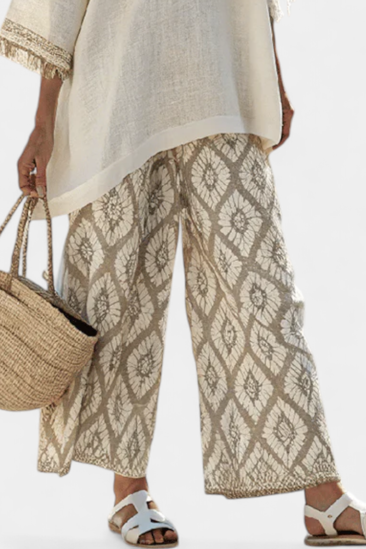 Ilaria | Sophisticated Top and Casual Pants