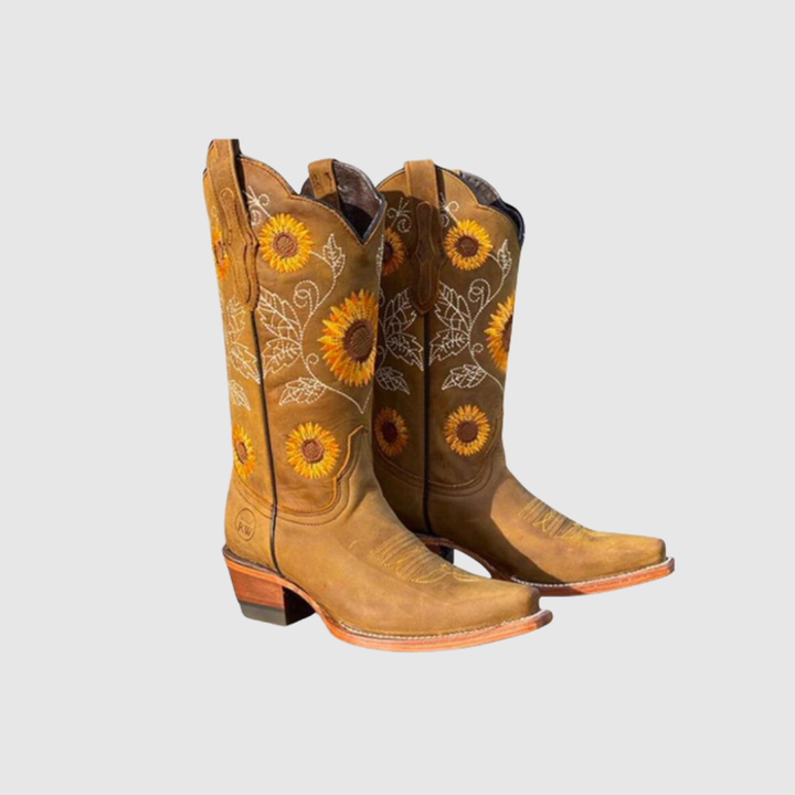 Victoria | Chic Western-Inspired Boots