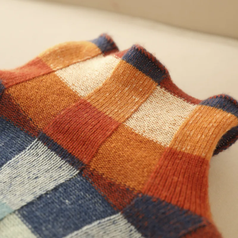 Mia | Retro-Inspired Plaid Jumper