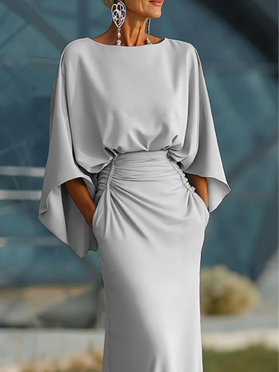 Clara | Elegant V-neck dress with an open back and sleeves