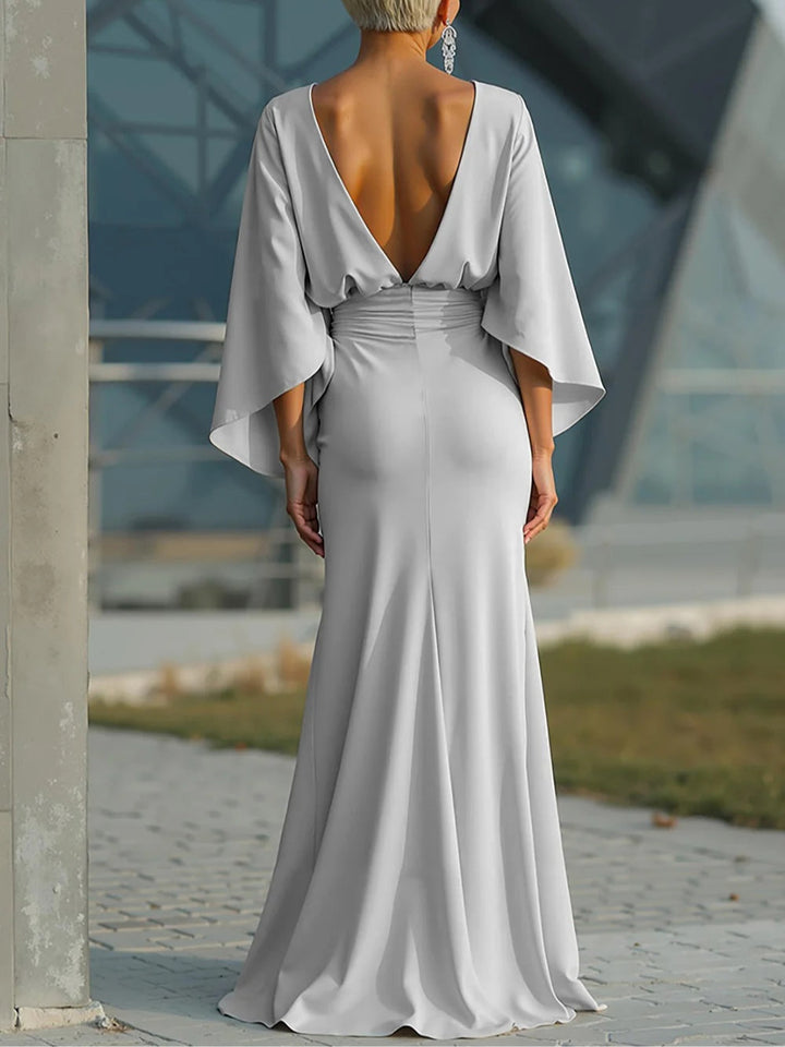 Clara | Elegant V-neck dress with an open back and sleeves