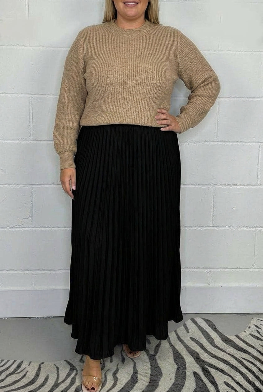 Claudia | Maxi dress with sweater and pleated skirt