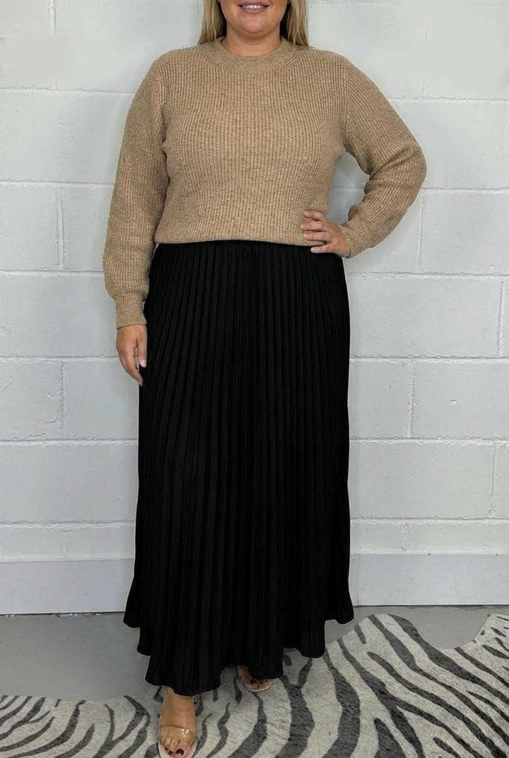 Claudia | Maxi dress with sweater and pleated skirt