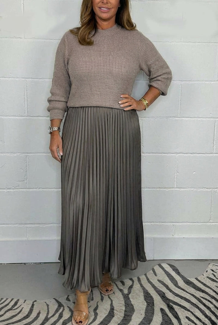 Claudia | Maxi dress with sweater and pleated skirt