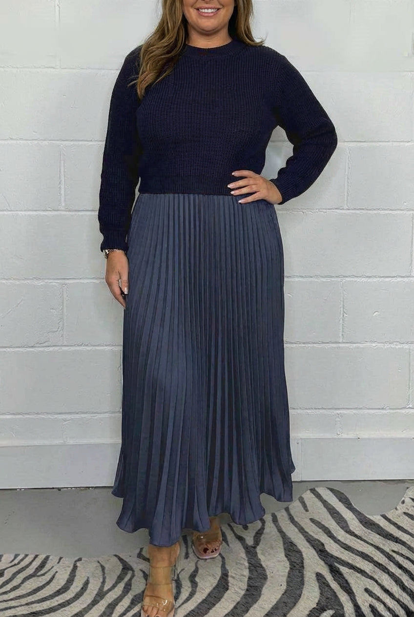 Claudia | Maxi dress with sweater and pleated skirt